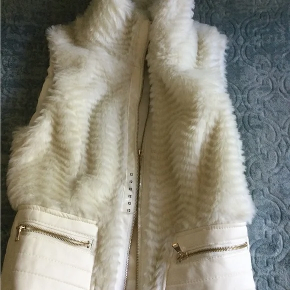 Vest - Picture 4 of 5